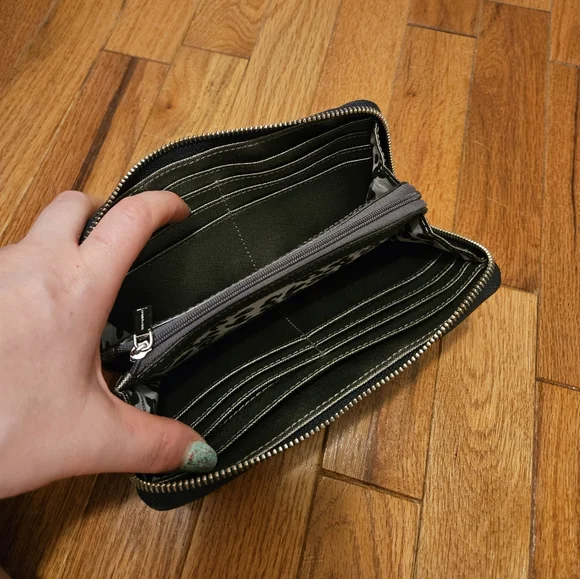 Wallet - Picture 2 of 6